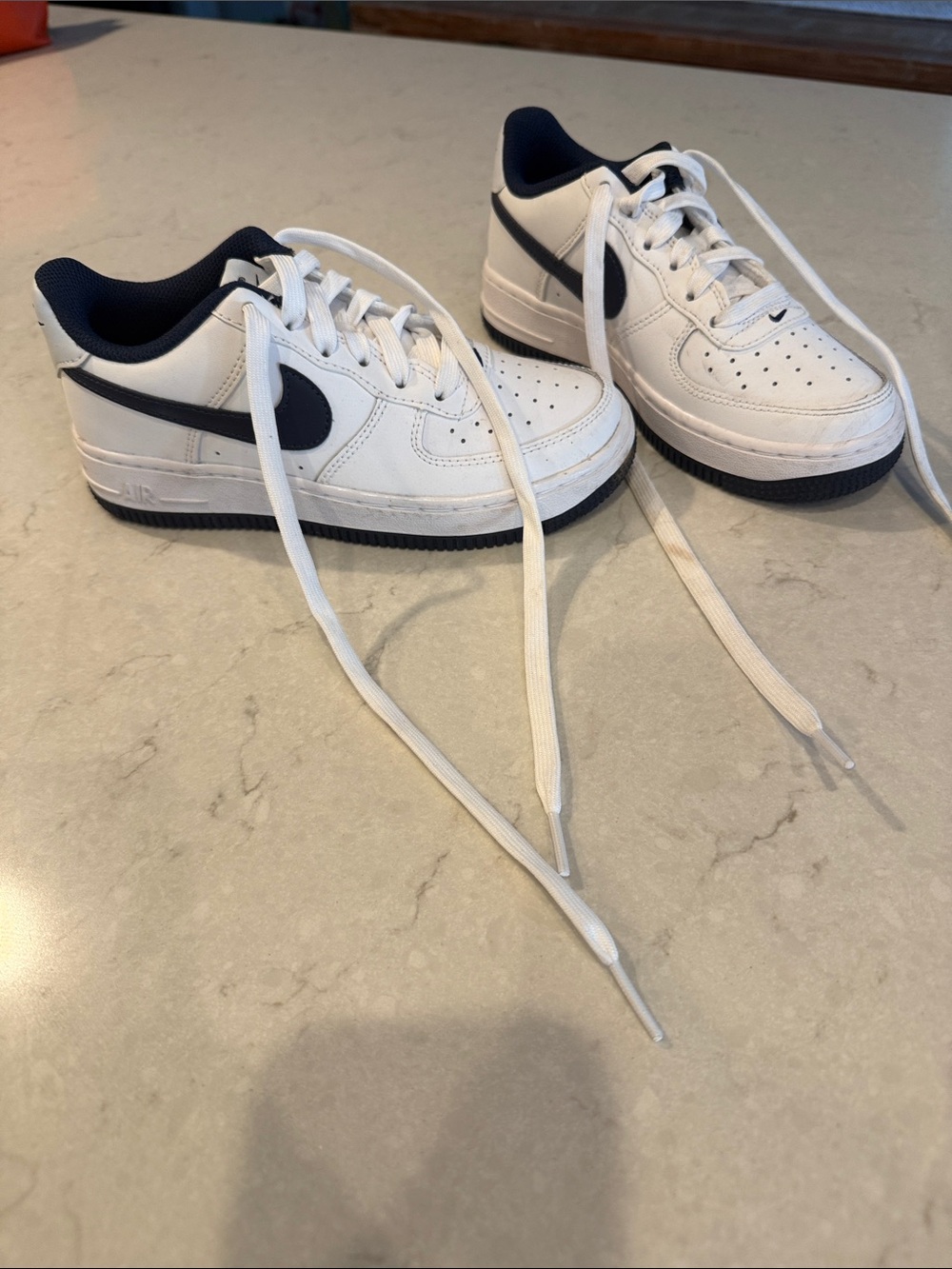 EUC Big Kid's Nike Air Force 1 White/Midnight Navy